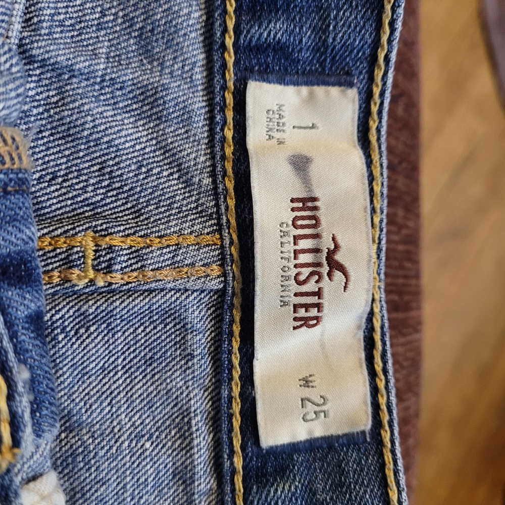 Hollister Distressed Denim Shorts Sz.1 - Picture 2 of 3